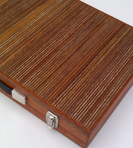 Plexwood® Berculo interior backgammon briefcase of meranti short edge-ply veneer of exposed ply edges and green felt
