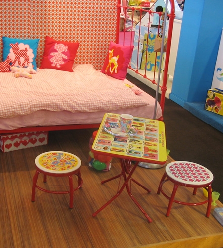 Plexwood®, 9 Maanden Beurs showroom vloerdelen van staaf verlijmde okoumé multiplex fineer lagen