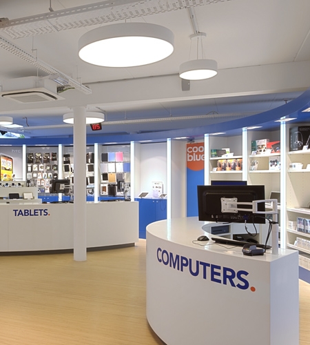 Plexwood® Coolblue winkel detail met massief hardhouten vloer van berken kops multiplex hout