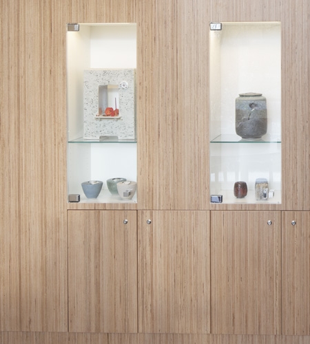 Plexwood® De Nieuwe Ooster bespoke display wall with storage of smart birch sandwich plywood composite
