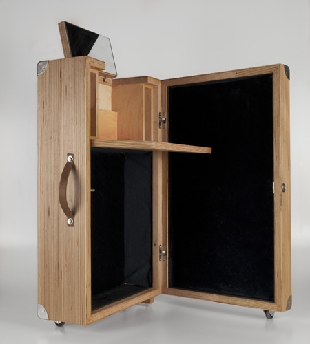 Plexwood® HOUTd détail ouvert d'une valise de lune de miel en bois, essentielle pour la valise