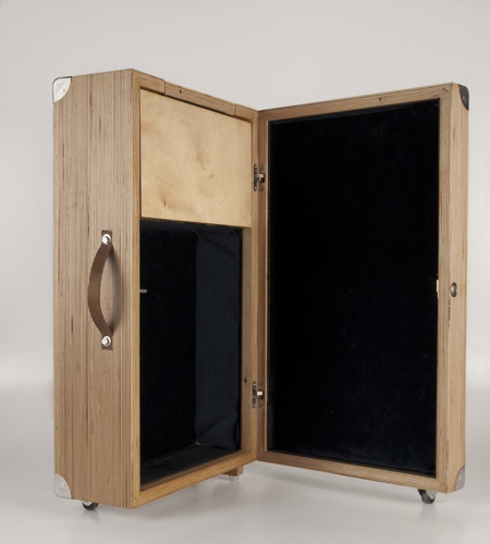 Plexwood® HOUTd détail ouvert sur valise de lune de miel en bois et en contreplaqué de bouleau vernis architecturale et de bande croisée
