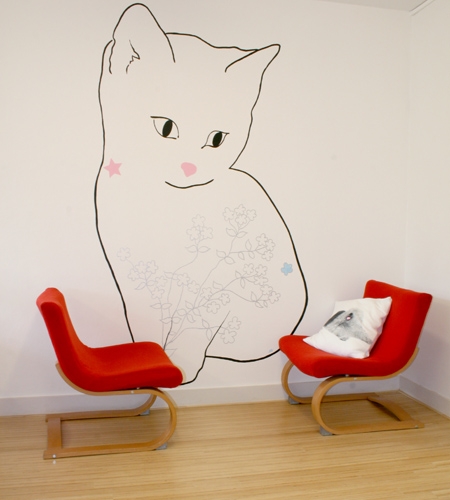 Plexwood® Movement marketing agency floor detail in birch re-glued and pressed surface plywood with red chairs
