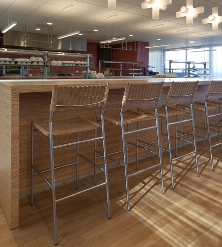 Plexwood® Menzis lunchroom bar counter in pine reconstructed hardwood veneer plywood