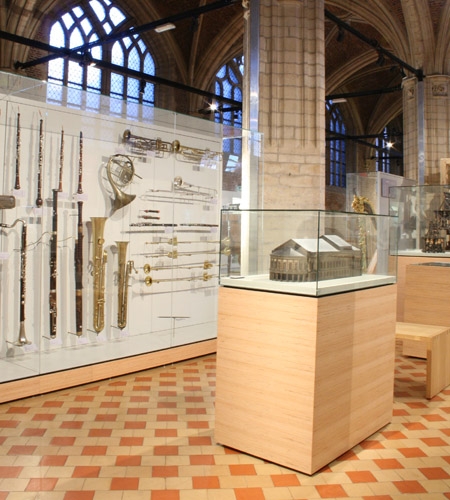 Plexwood® Museum Vleeshuis stage, cabinet and bench detail in beech sideways veneered plywood materials