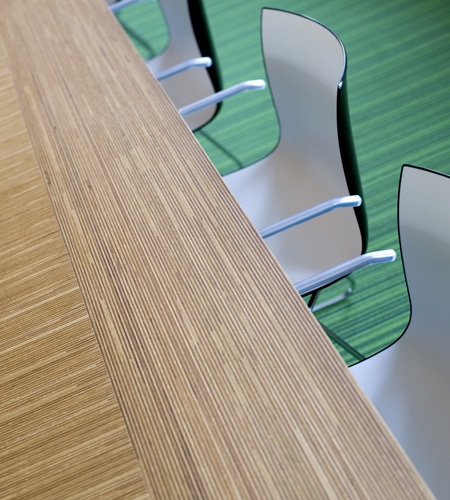 Plexwood® Nedbase detail of a large meeting room table with modern oak parquetry