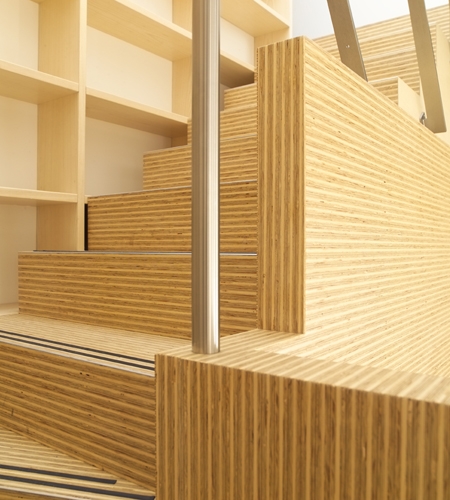 Plexwood® Rietveldplan residence staircase threads with wall detail in deal glued-up standing plywood