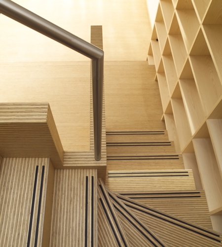 Plexwood® Rietveldplan living room staircase threads with floor detail in deal end-grain plywood veneer