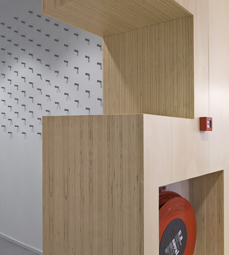 Plexwood® Rotterdam Entrepreneurs' House emergency safety wall with cladding of poplar edge-ply surface veneer
