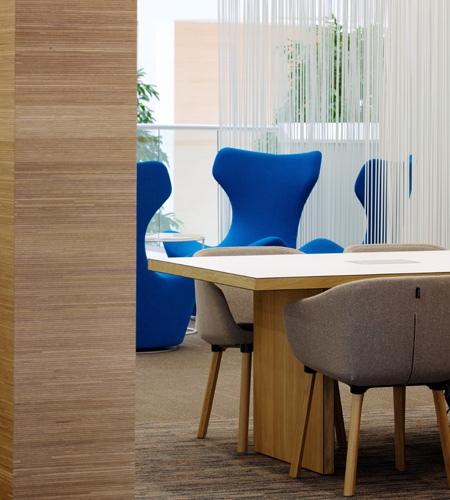 Plexwood® Co-op Group wall divider detail in oak short grain and long grain surface veneer