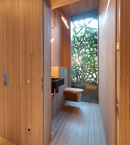 Plexwood® Villa Las Brisas residential bathroom cladding for door, floor wall and ceiling in meranti composite