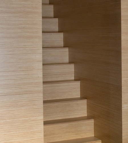 Plexwood® Villa Polder private home staircase detail in pine/ocoumé engineered edge-grain veneer panels