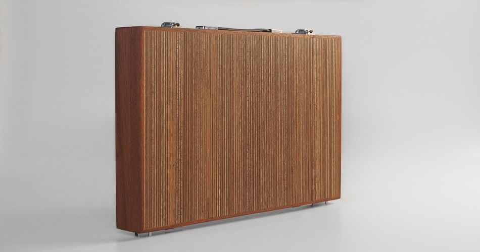 Plexwood® Berculo, wooden board game briefcase in modern meranti plywood micro edge-grain veneer panels