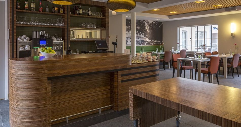 Plexwood® De Wartburg Care Hotel curved kitchen bar counter with display cabinet and table detail in meranti