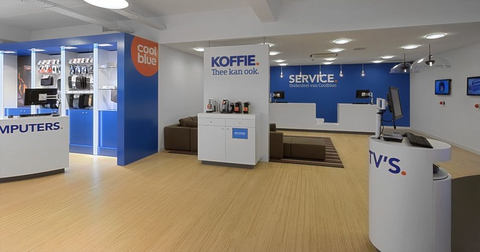 Plexwood® Coolblue multimediawinkel professionele massieve hardhouten vloer van verticaal gesneden multiplex