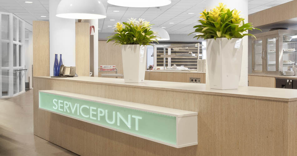 Plexwood® De Meeuwbeemd Nursing Home information desk and food-safe professional kitchen in deal re-glued veneers