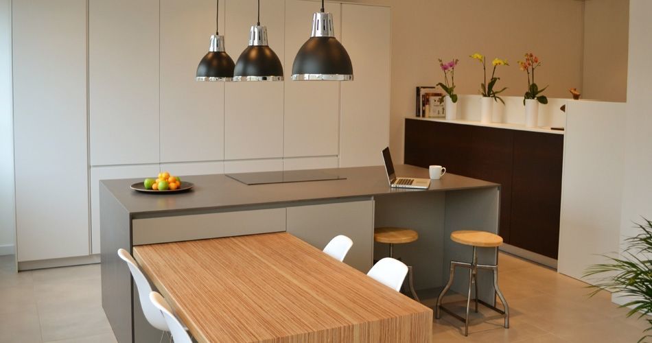 Plexwood® Emerson Living, James Emerson showroom sustainable comfort kitchen table in birch veneer multiplex