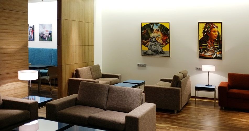 Plexwood® Iceland Air Keflavik airport lounge meranti partition wall door paneling with meranti edge-ply veneer surface