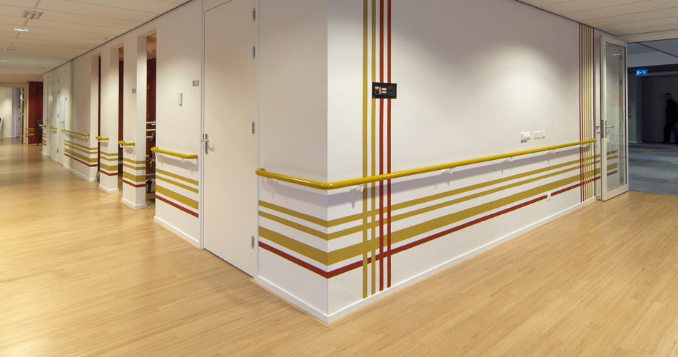 Plexwood® Maison de retraite Mandala salle d'activités usage intensif contreplaqué bouleau massif parquet fin collé