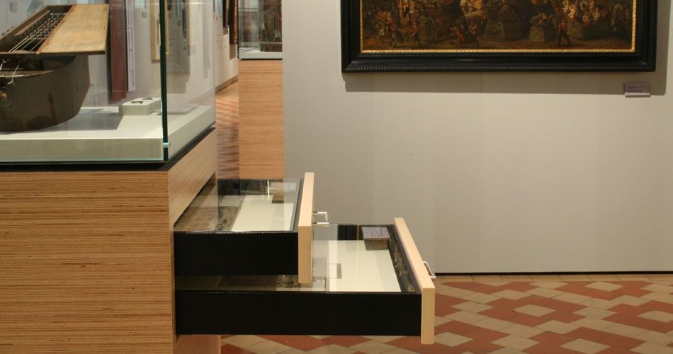 Plexwood® Museum Vleeshuis cabinet with two opened drawers in beech quartersawn plywood veneer boards