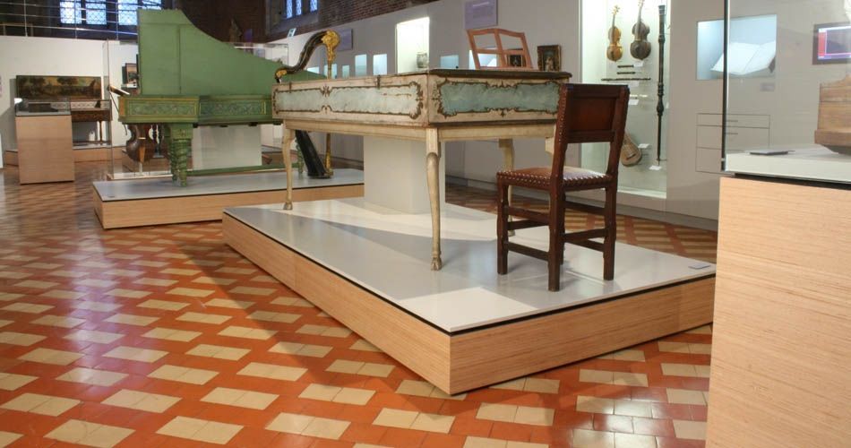 Plexwood® Museum Vleeshuis floor display stages in beech vertical sliced plywood veneer products