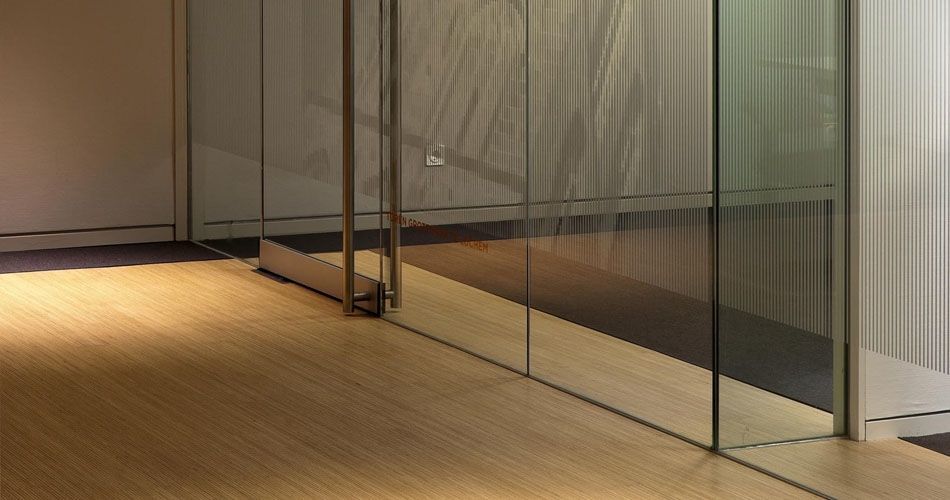 Plexwood® Rabobank technisch twee-laags parketstrook vloer detail van grenen-okoumé samengestelde multiplex fineer