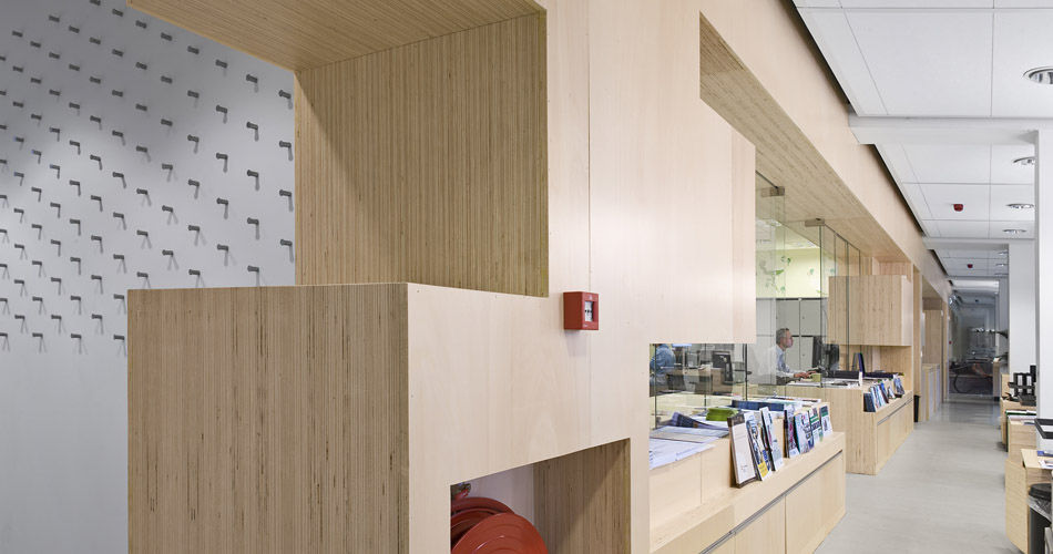 Plexwood® Rotterdam Entrepreneurs' House integrated divider wall storage element in poplar veneer of plywood edges