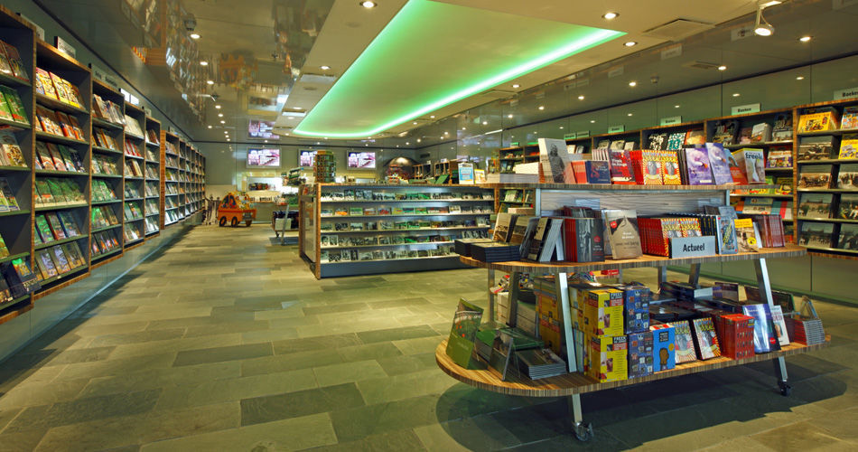 Plexwood® Institute for Sound and Vision gift shop fixtures in meranti short end plywood veneer