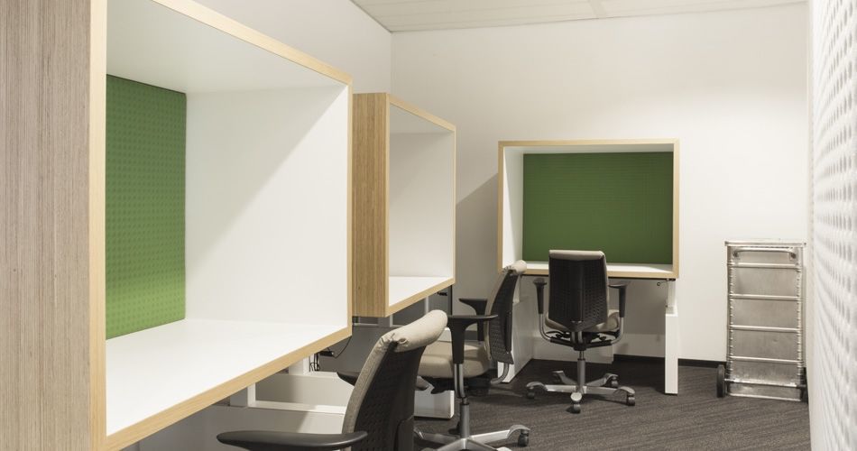 Plexwood® Staatsbosbeheer kantoor privé werkplekken met duurzame eiken bekleding