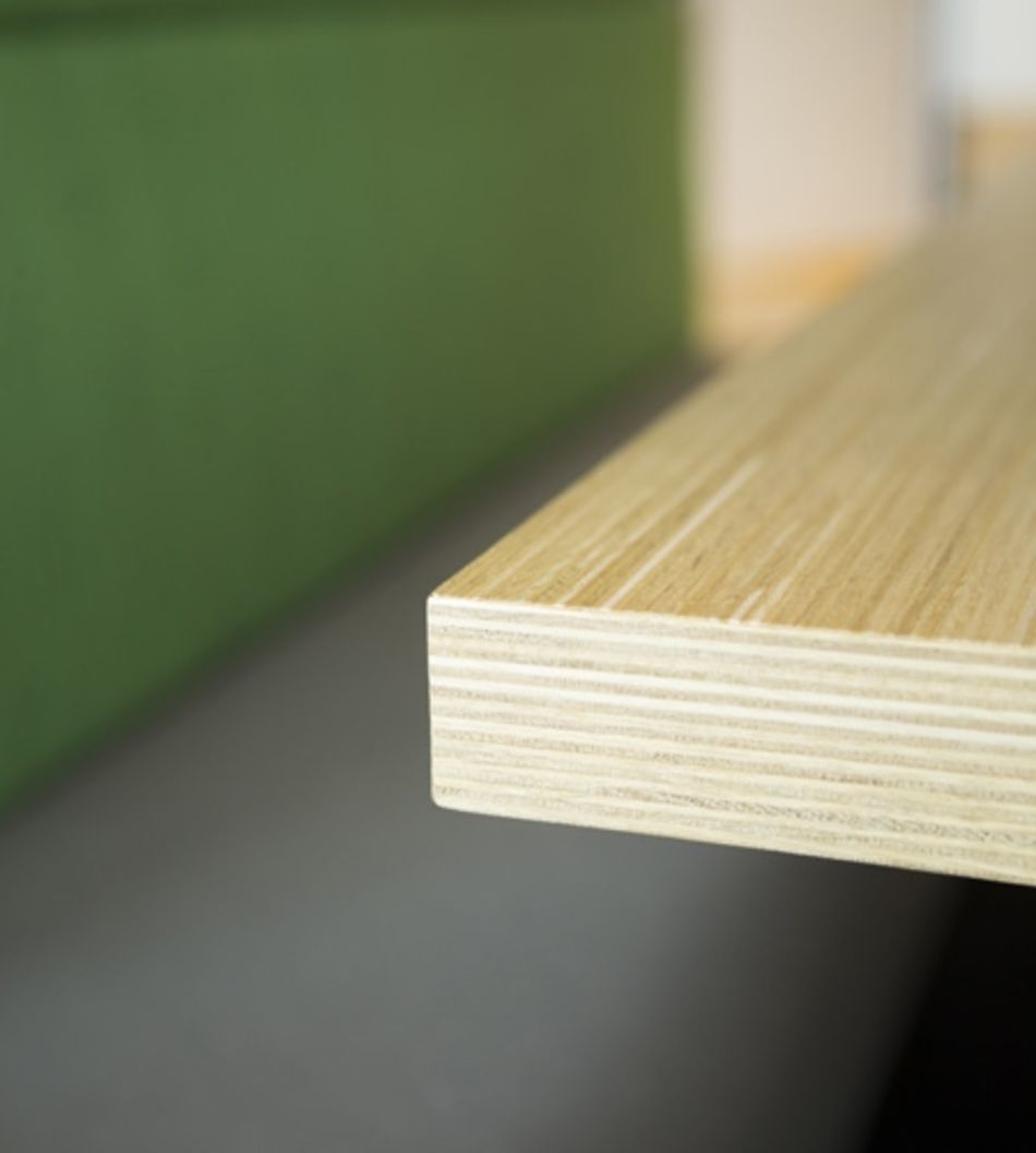 Plexwood® Staatsbosbeheer tafelrand detail van eiken gelijmd en geperst multiplex fineren