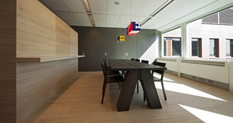Plexwood® Tax Office and Border Security floor with wall and standing table in beech topsy-turvy plywood edges