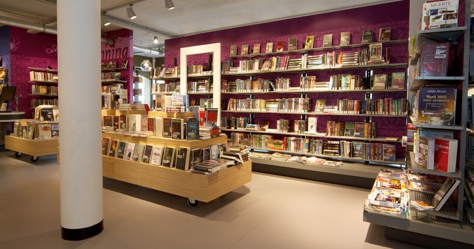 Plexwood® openbare bibliotheek Vianen, mobiele boekdisplays van decoratieve grenen multiplex fineren