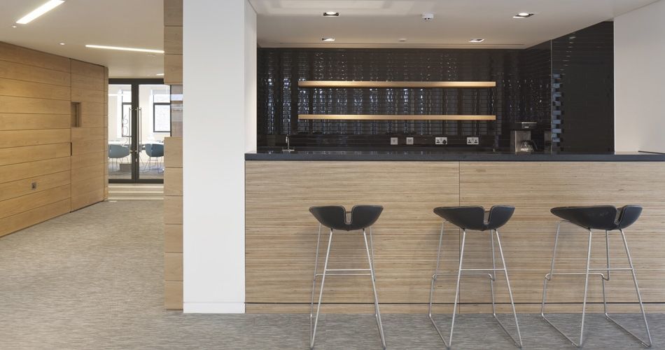 Plexwood® Publicis office on Baker Street London, bar element in lounge area