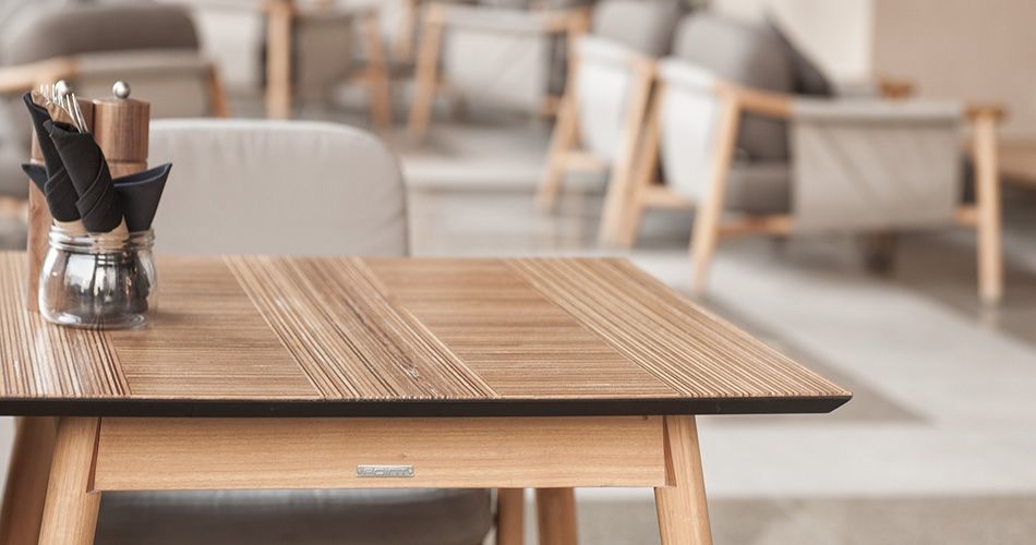 Plexwood® Skye & Walker restaurant in Dubai met arabische mozaiek-ontwerpen in modern meubelontwer