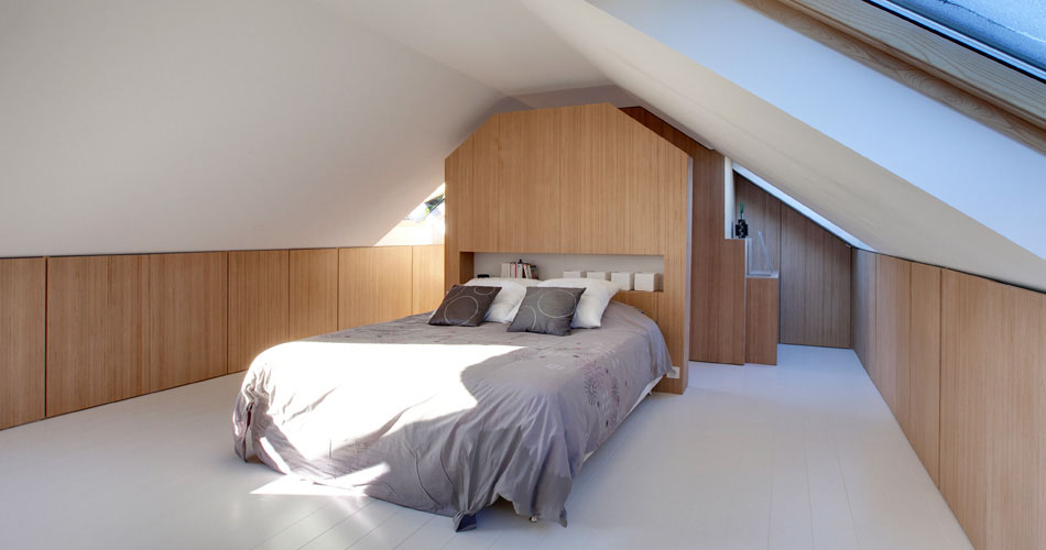 Plexwood® Andrea Mosca, attic bedroom design with Plexwood - Beech, closets, dividing walls and cabinet doors